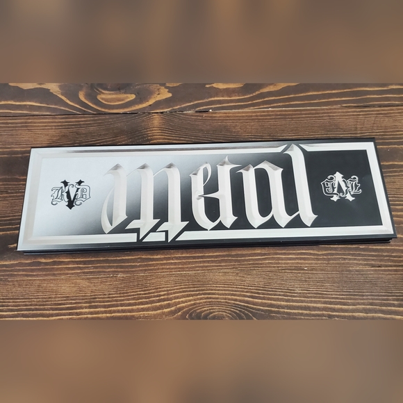 Kat Von D Metal Matte Eyeshadow Palette - Picture 5 of 7